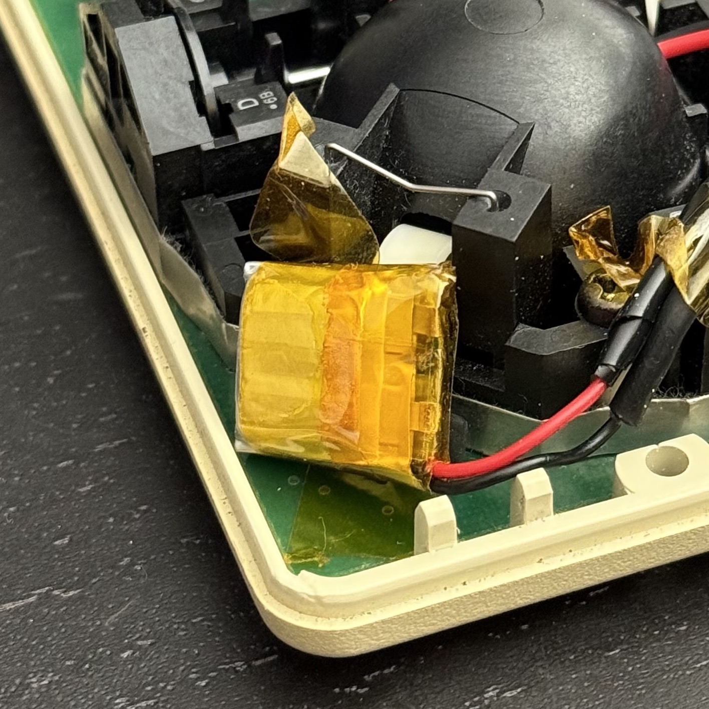 photo of the battery slotted into the mouse